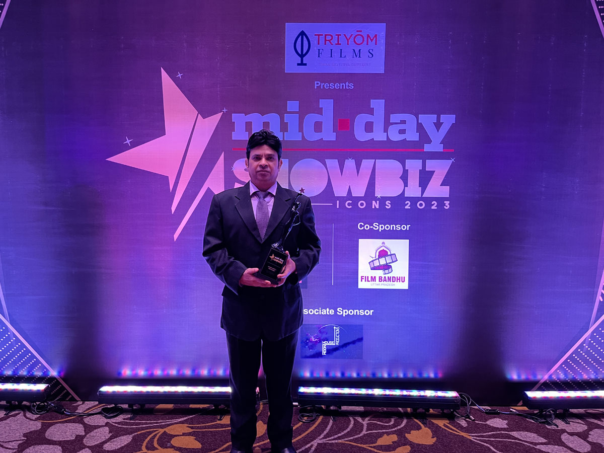 Shantanu Bhamare with the Award