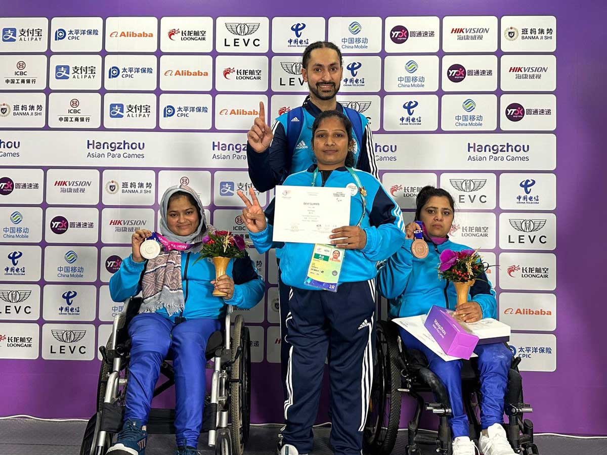 Women Powerlifter Zainab Khatoon bags a silver medal and Rajkumari wins a bronze at Asia Para Games 2023; making the nation and their coac