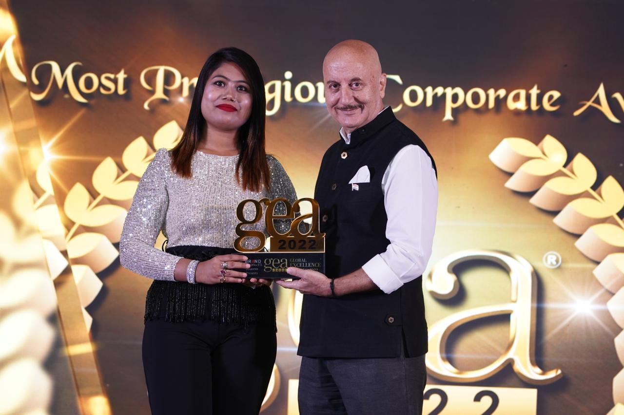 Scars to Stars Award-Winning Celebrity Tarot Reader Guides Thousands with Uniq