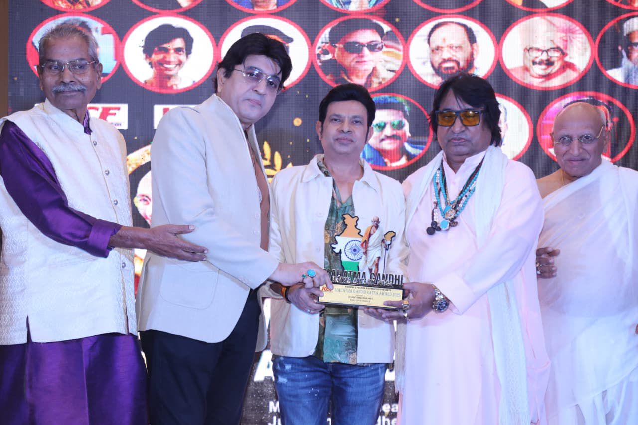 Bollywood Actor Shantanu Bhamare bagged ‘King Of Romance’ Award! (1)