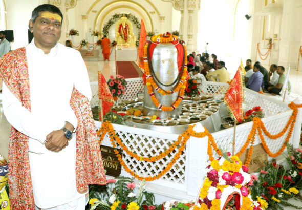 World's Largest 5,211-kg Parad Shivling Created by Raghunath Guruji; Grand Pran Pratishtha Held in Haridwar
