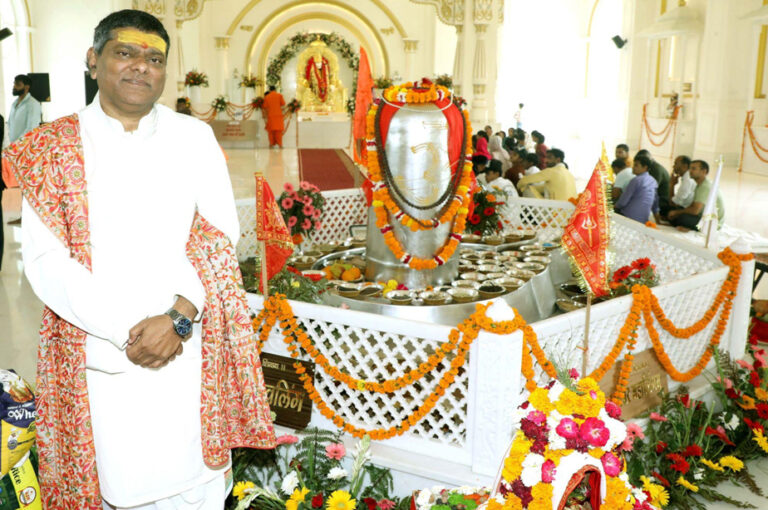 World's Largest 5,211-kg Parad Shivling Created by Raghunath Guruji; Grand Pran Pratishtha Held in Haridwar